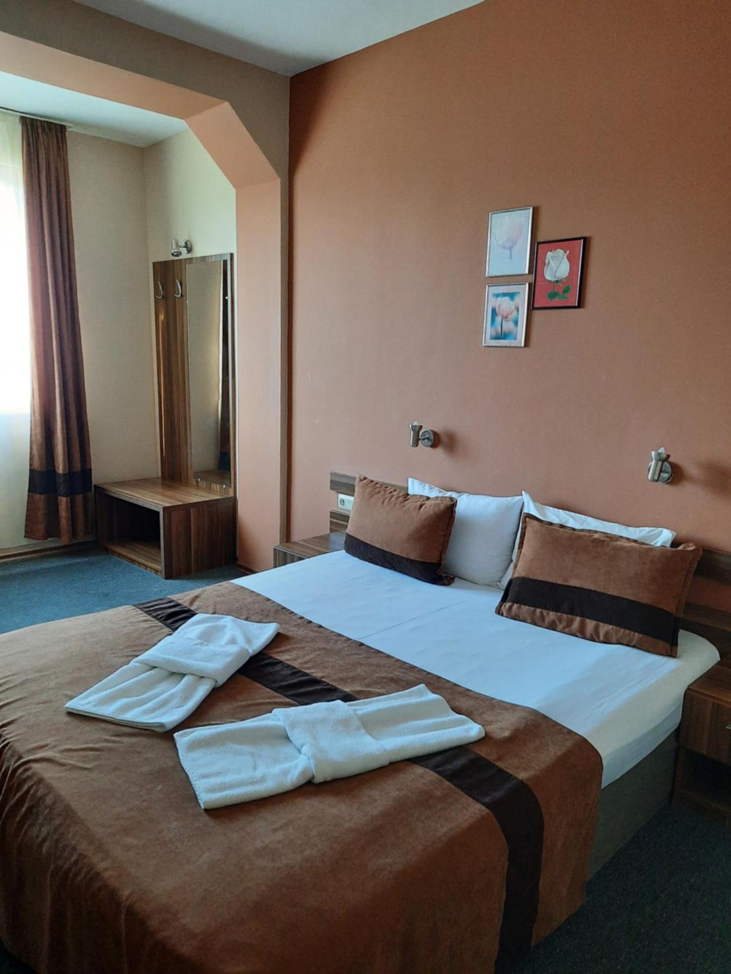 Hotel Mizia 特尔戈维什特 外观 照片