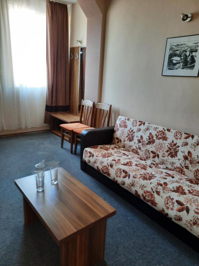 Hotel Mizia 特尔戈维什特 外观 照片
