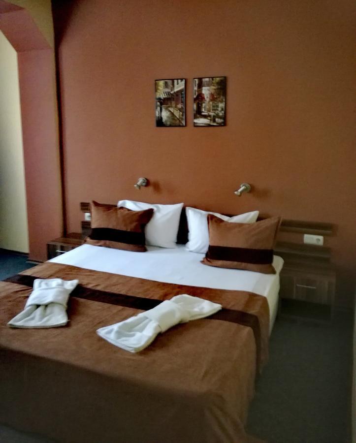 Hotel Mizia 特尔戈维什特 外观 照片